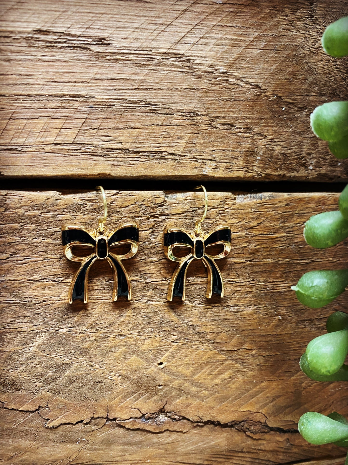 Happy Enamel Bow Earrings - Black