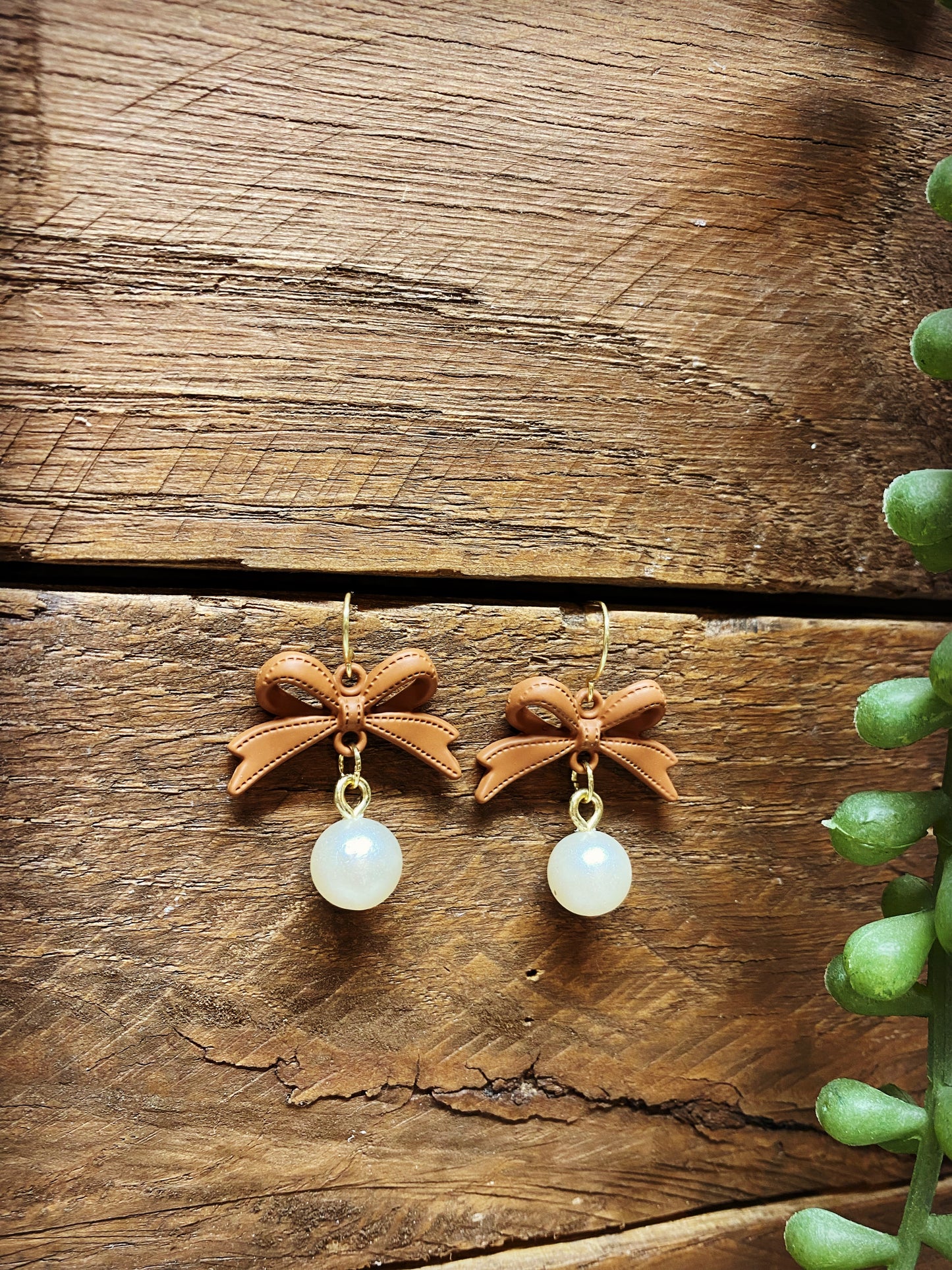 Bows with Pearl Dangle - Brown