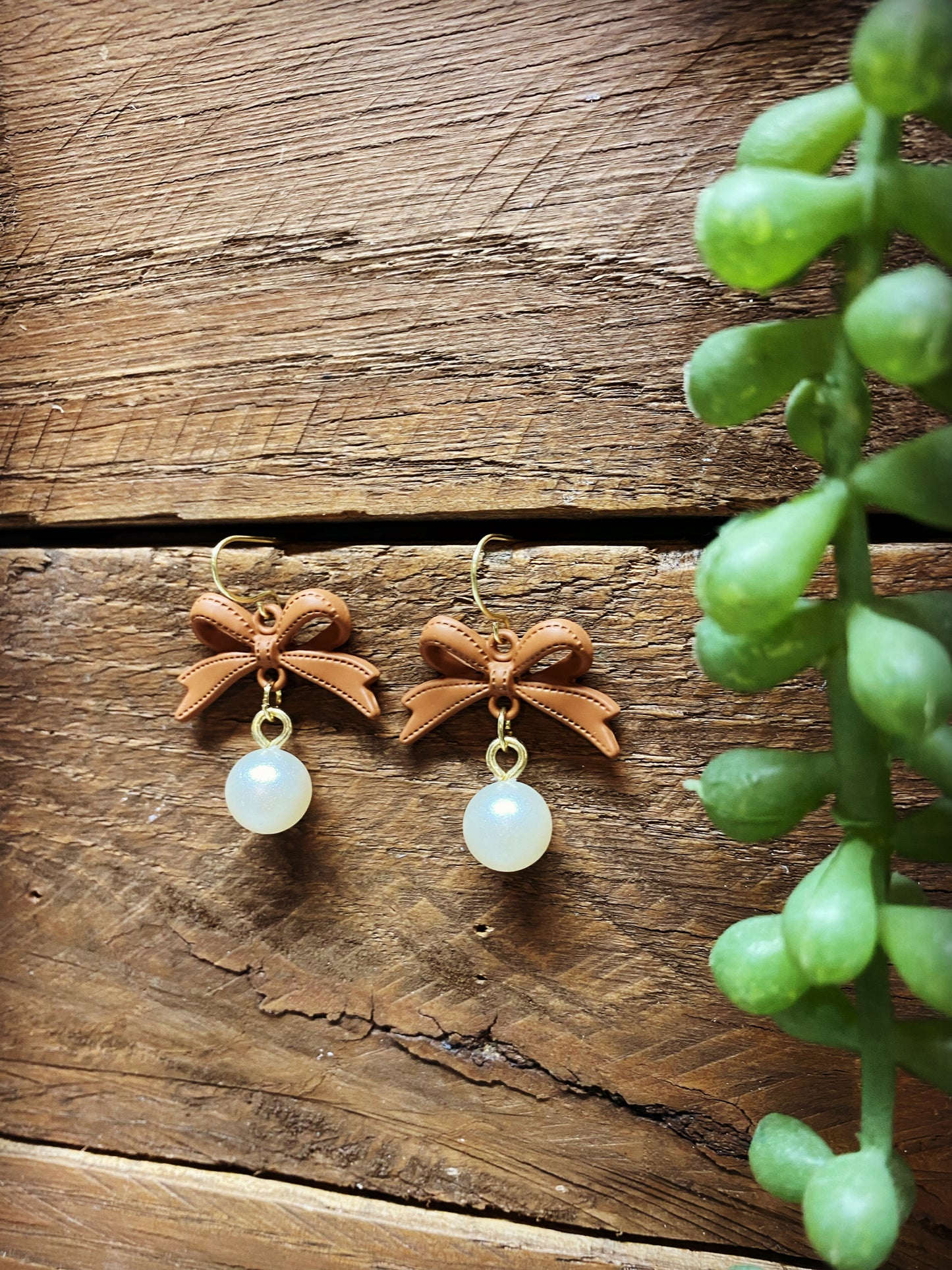 Bows with Pearl Dangle - Brown