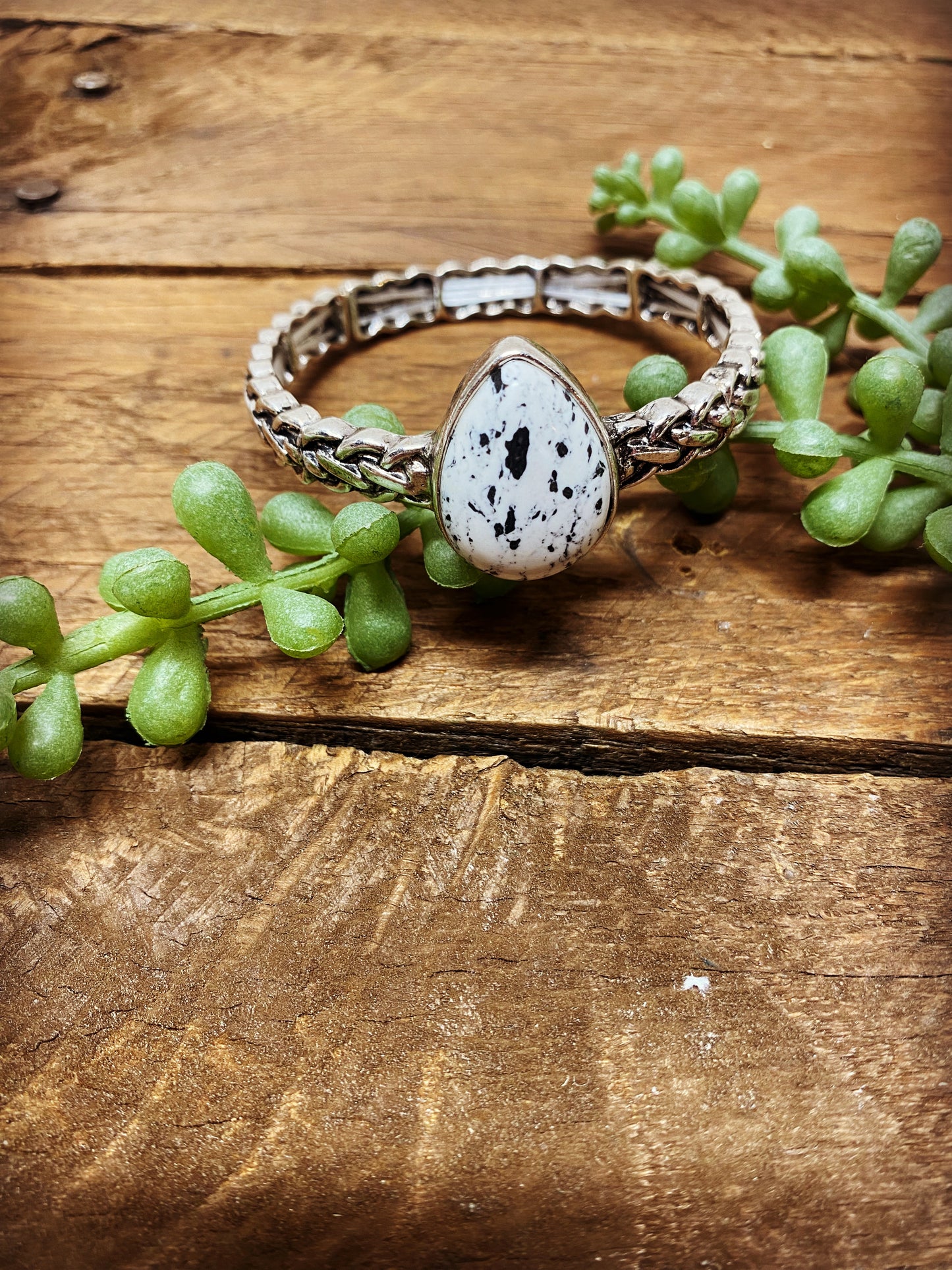 Western Teardrop Howlite Stretch Bracelet