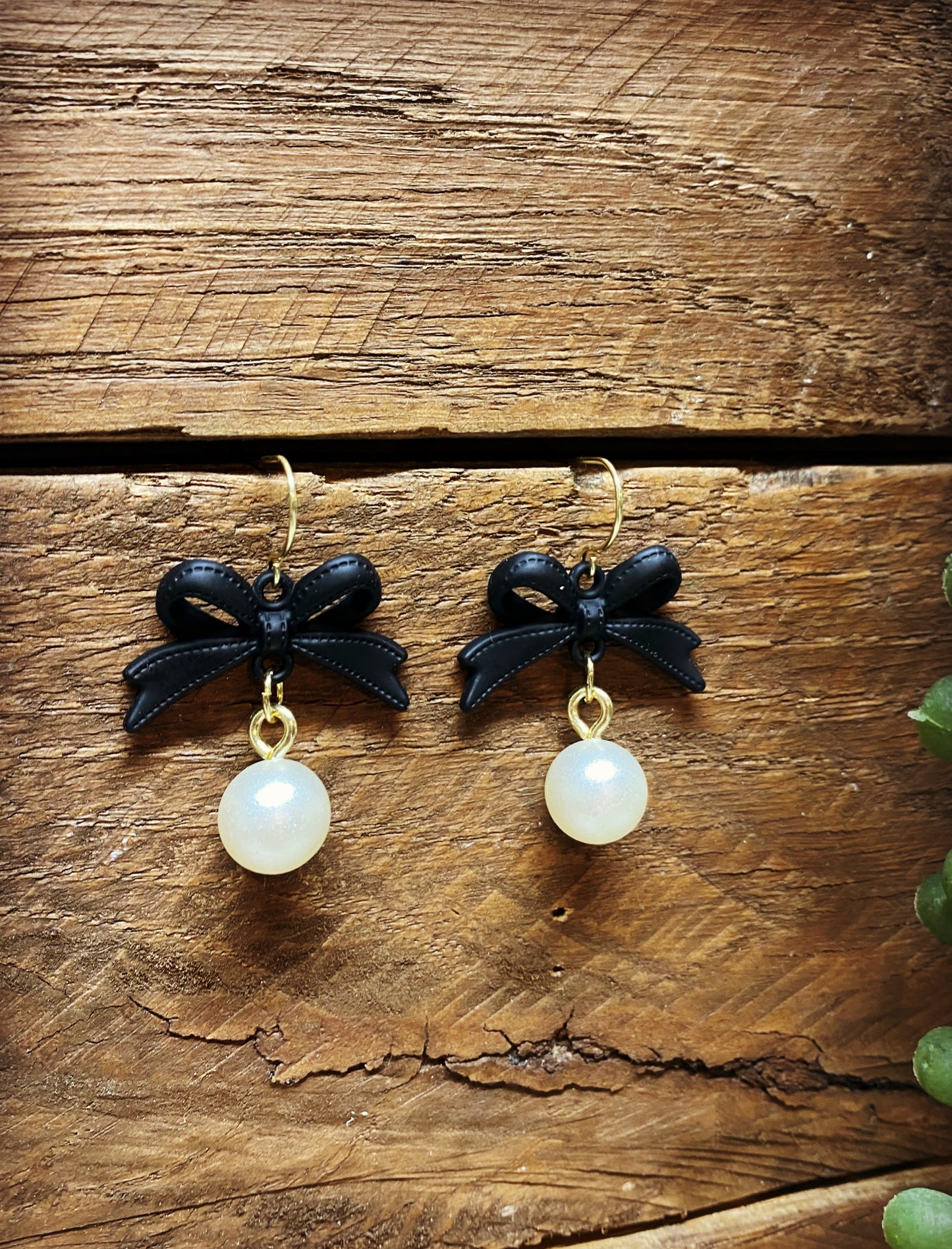Bows with Pearl Dangle - Black