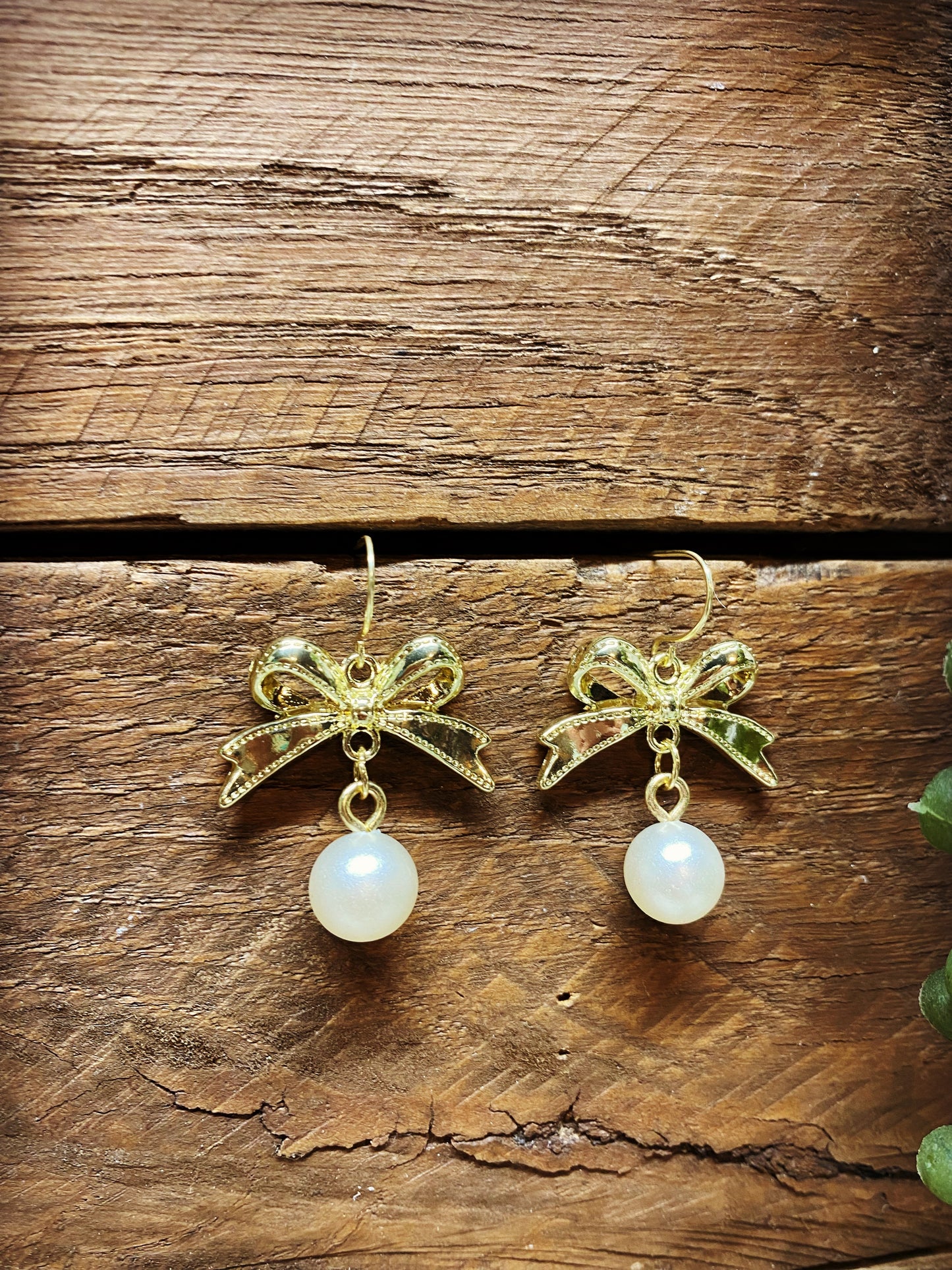 Bows with Pearl Dangle - Gold